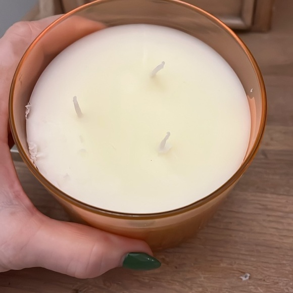 White Barn Candle in Jar “Rose Water & Ivy” New 14.5 oz - Picture 3 of 5